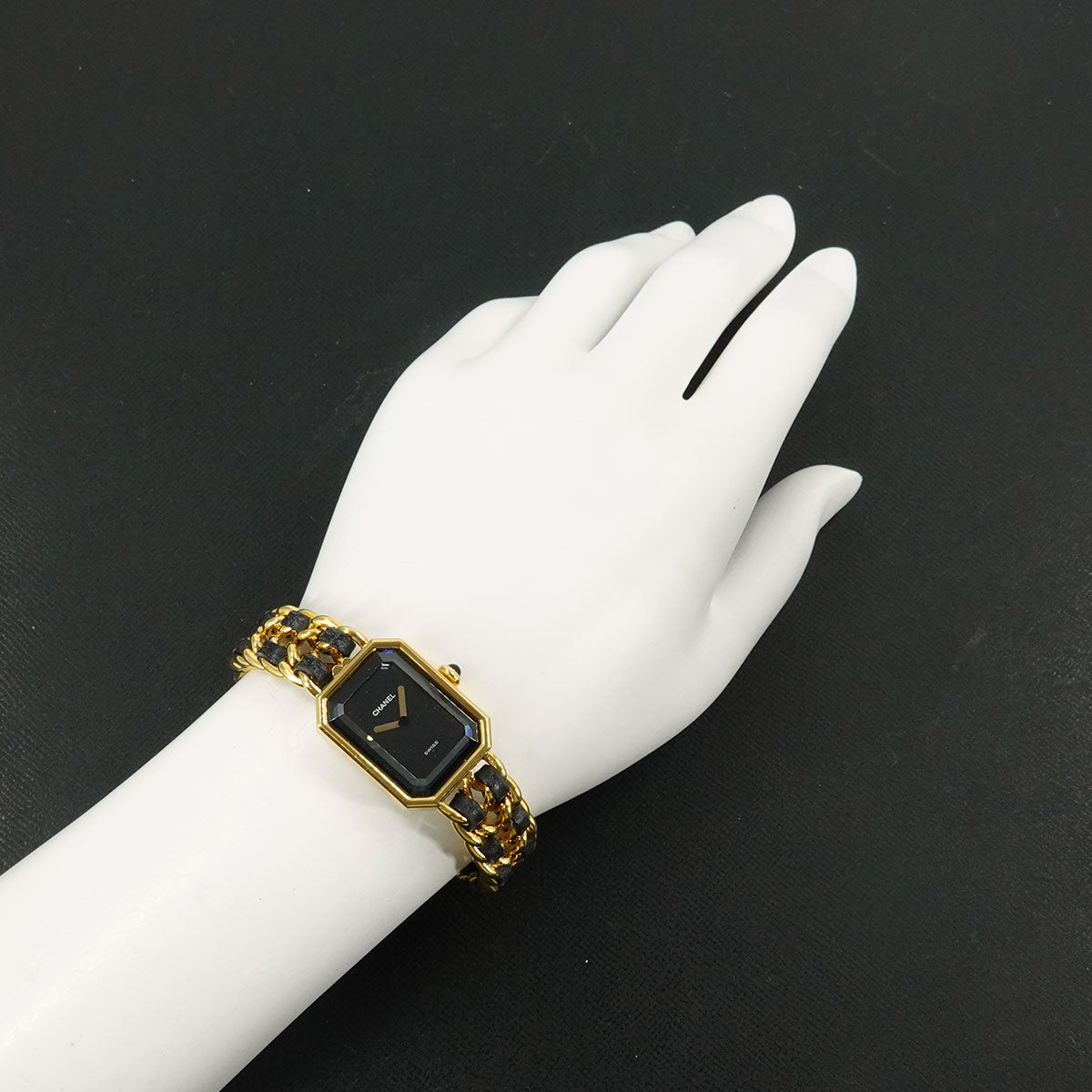 Premiere Size L H0001 Vintage Quartz Black Dial Ladies Watch