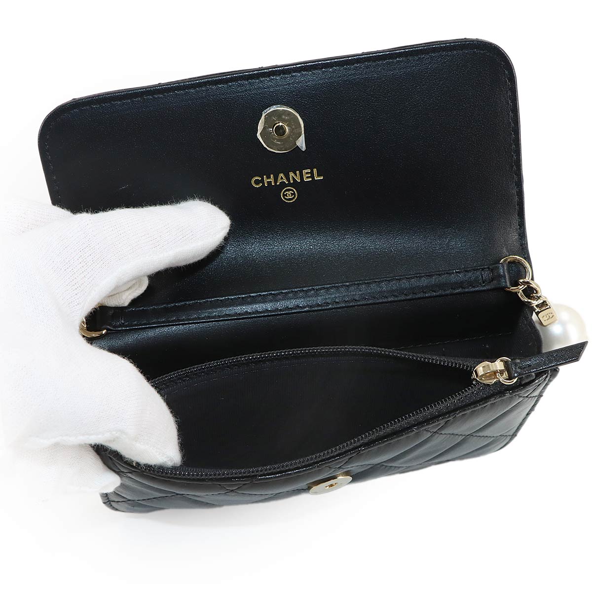 Matelasse Faux Pearl Chain Wallet Leather Black AP1839