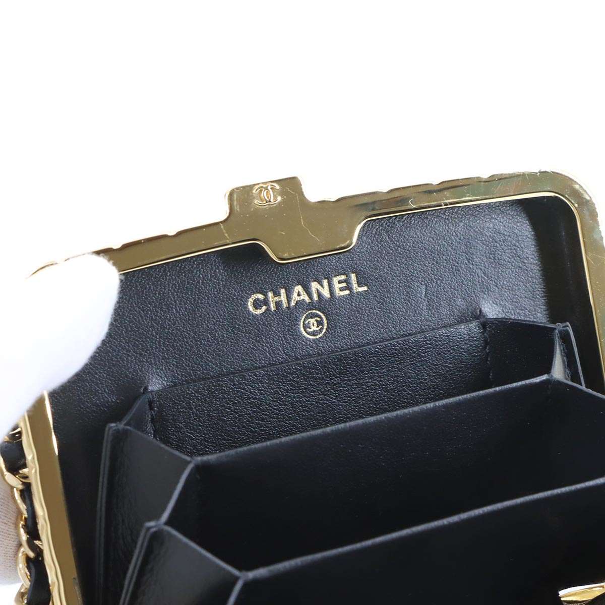 Matelasse Chain Shoulder Card Case Patent Leather Black AP2242