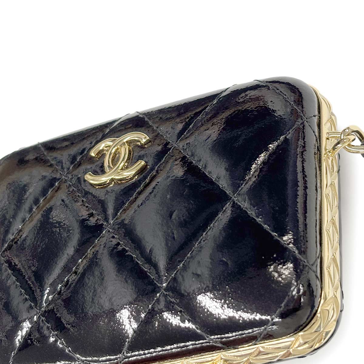 Matelasse Chain Shoulder Card Case Patent Leather Black AP2242