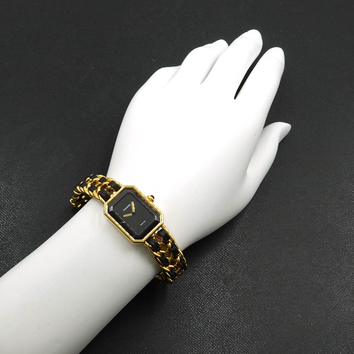 Premiere Size M H0001 Vintage Quartz Black Dial Ladies Watch