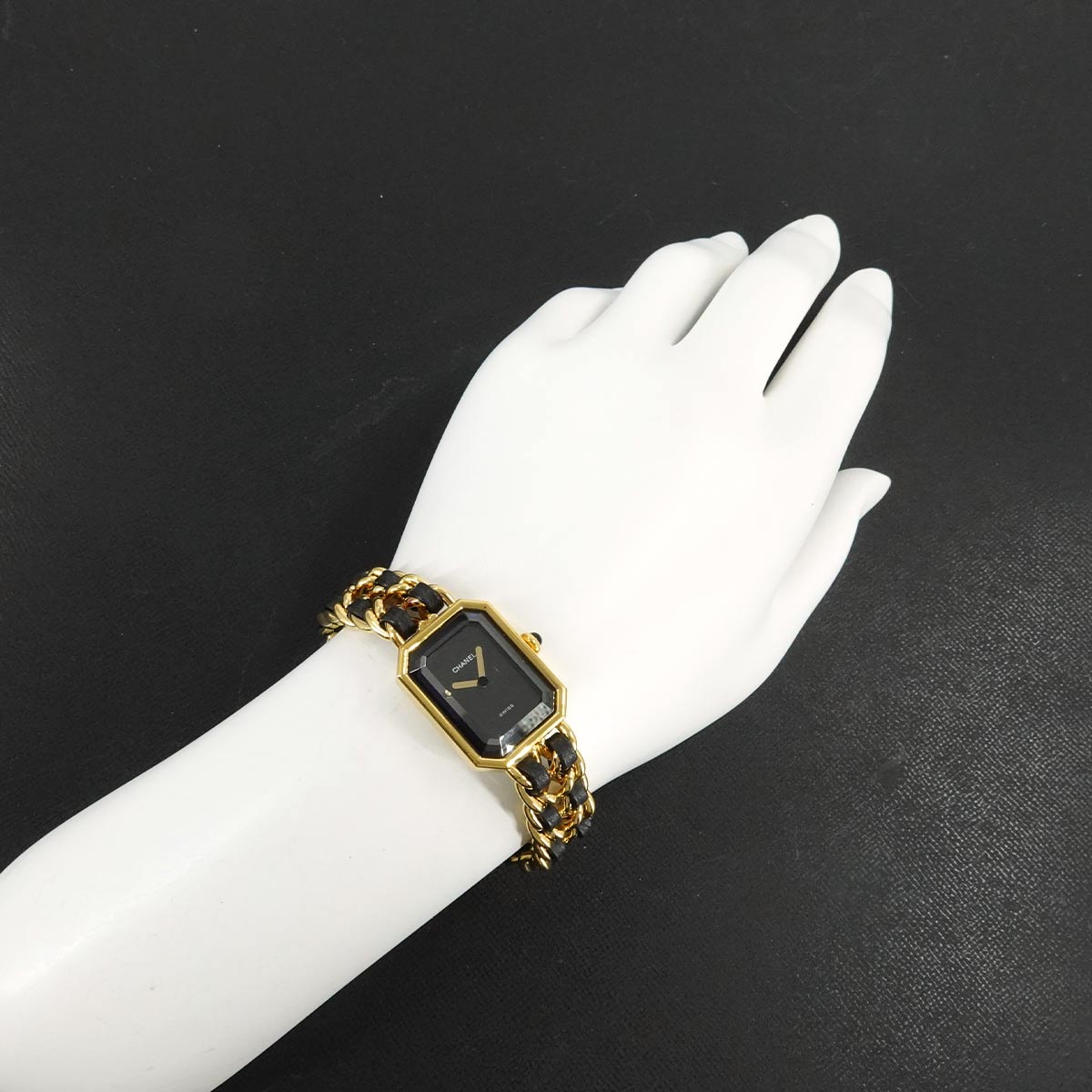 Premiere Size L H0001 Vintage Quartz Black Dial Ladies Watch