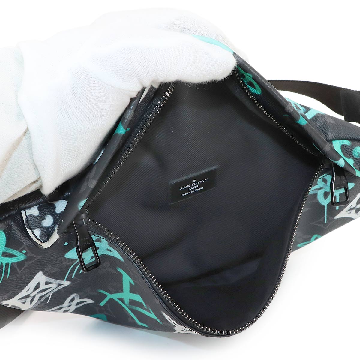 LV Graffiti Discovery Bumbag Monogram Eclipse M21397