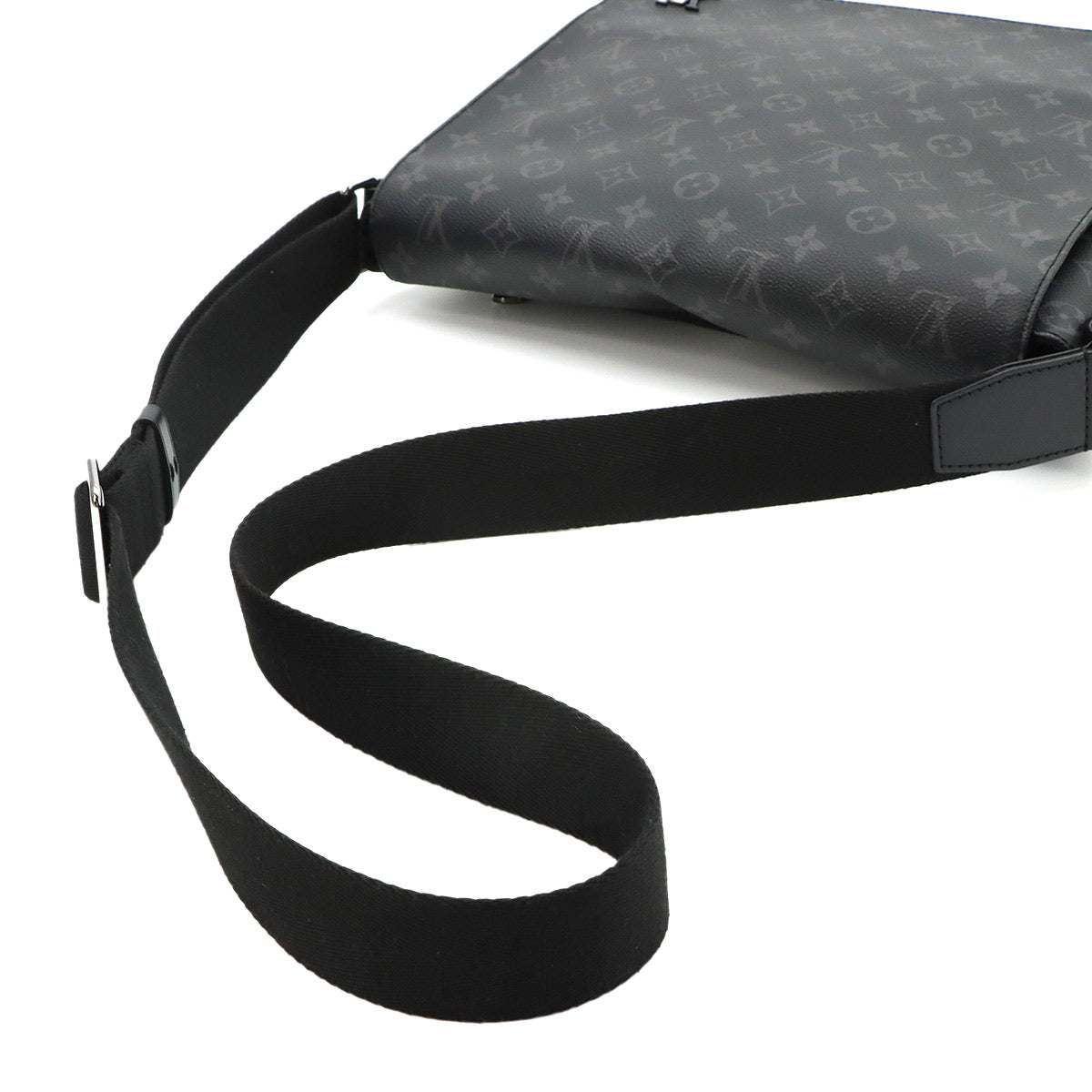 Monogram Eclipse District MM NM Shoulder Bag M44001