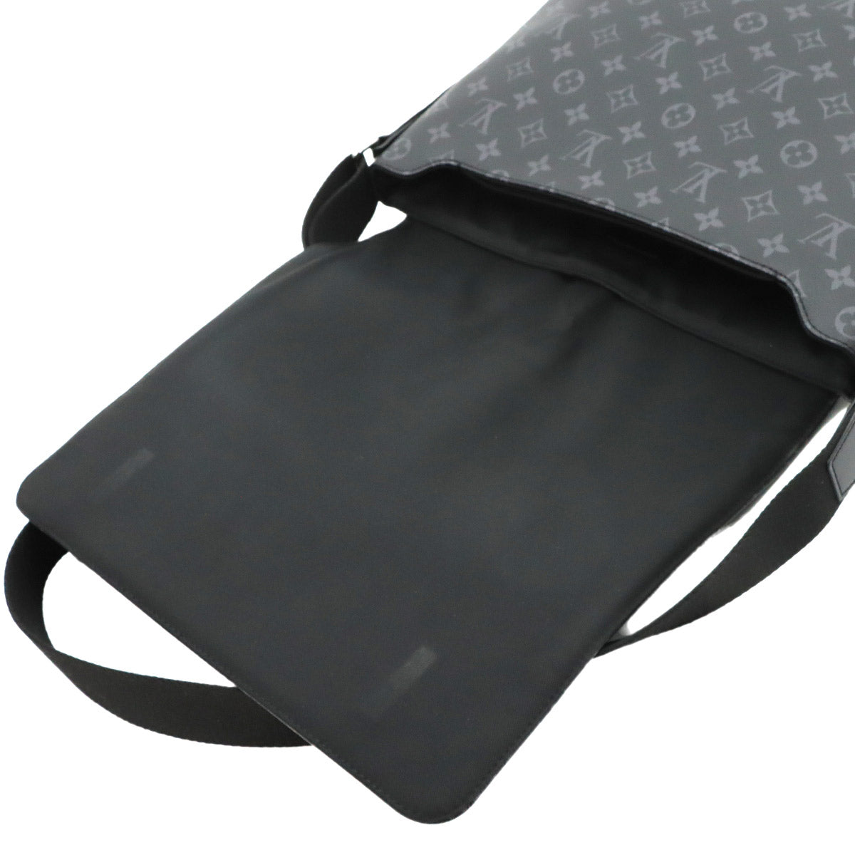 Monogram Eclipse District MM NM Shoulder Bag M44001
