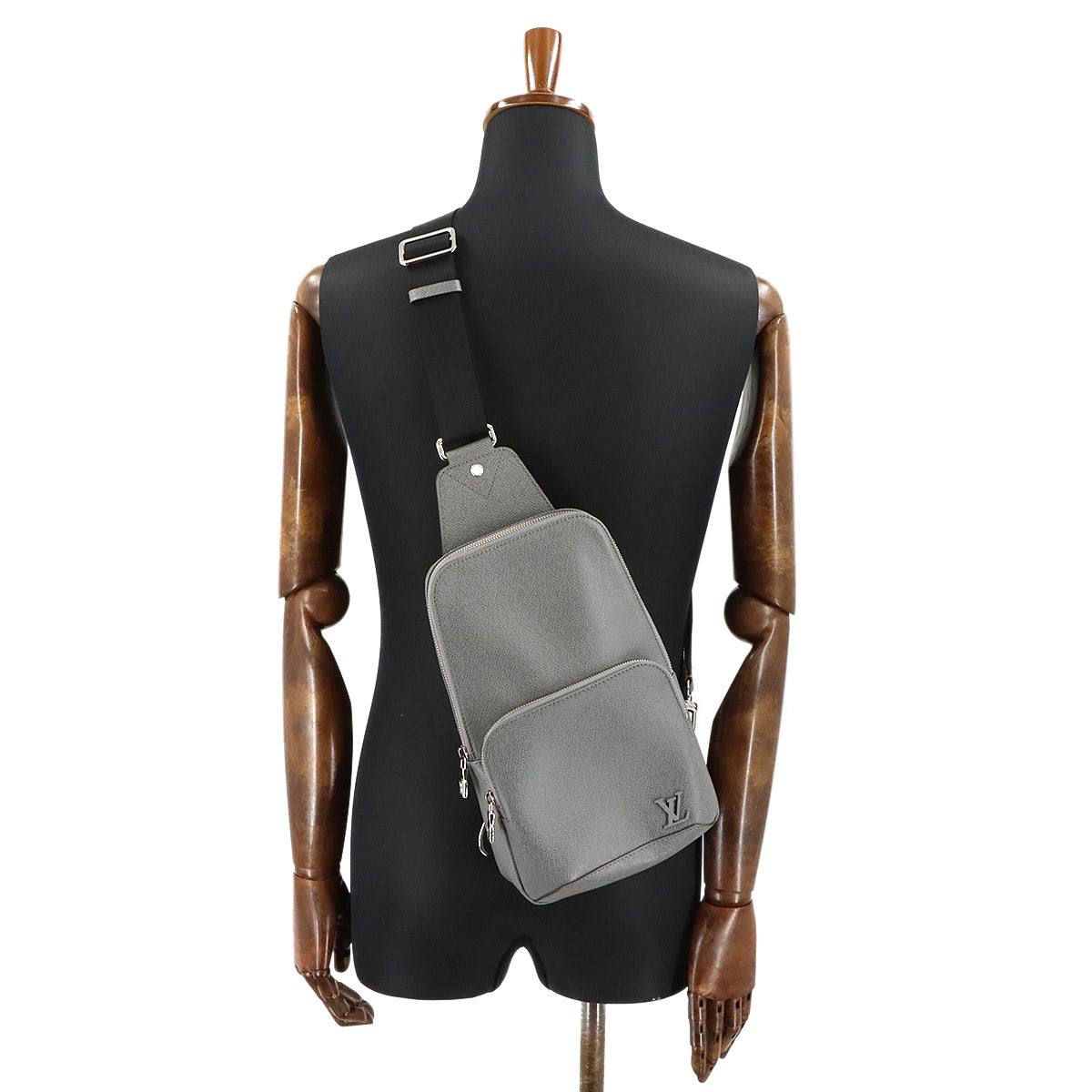 Taiga Avenue Sling Bag Crossbody Bag Gris M30801 Purse