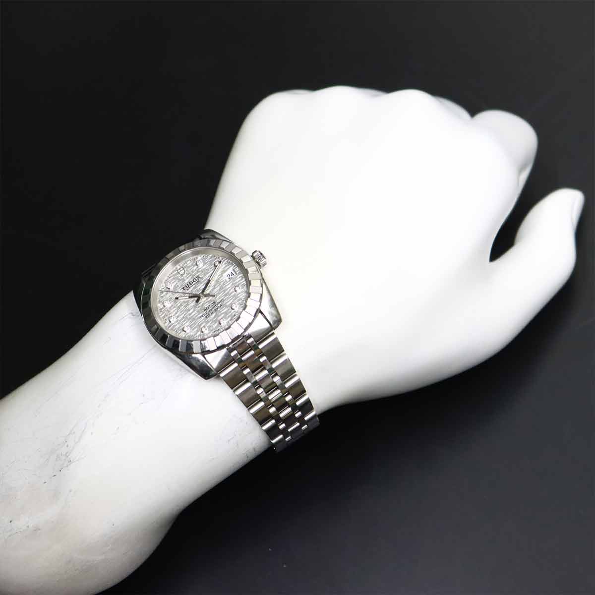 Classical Date 21010 10P Diamond Automatic Date Silver Dial