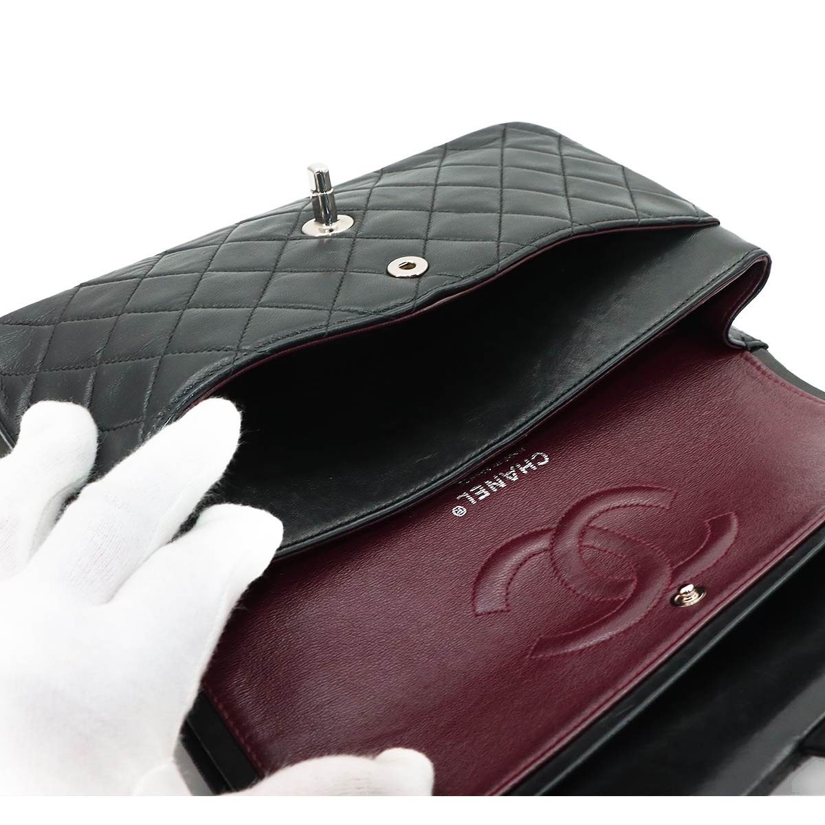 Matelasse 25 Chain Shoulder Bag Leather Black A01112 11.12