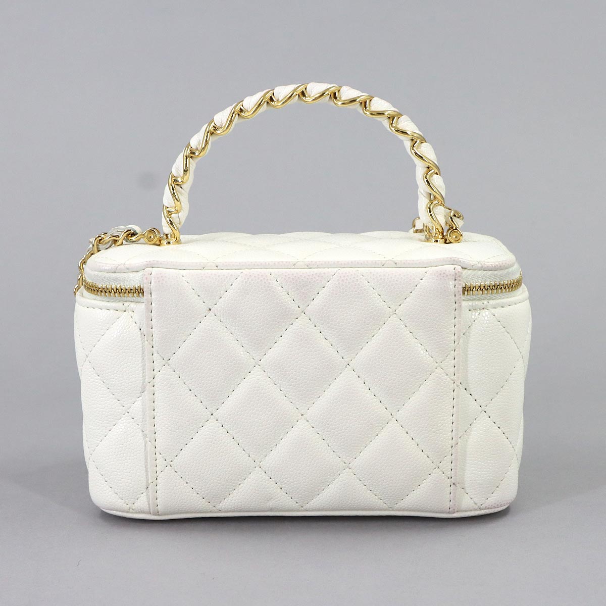 Matelasse Vanity Chain Shoulder Bag Leather White AP3012