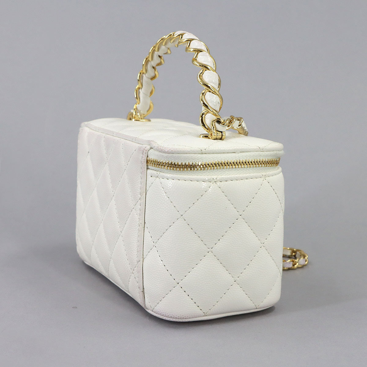 Matelasse Vanity Chain Shoulder Bag Leather White AP3012