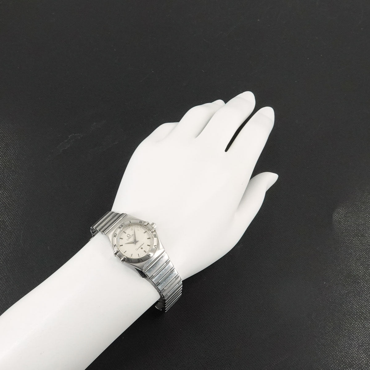 Constellation 1572 30 Quartz Silver Dial Ladies Watch