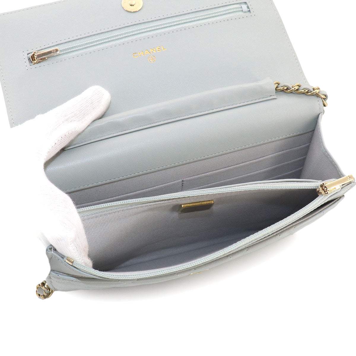 Matelasse Classic Chain Wallet Leather Light gray AP0250