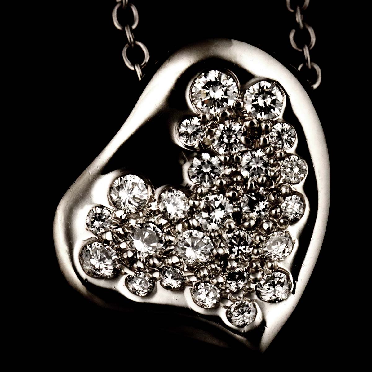 Full Pave Diamond Heart Necklace Platinum