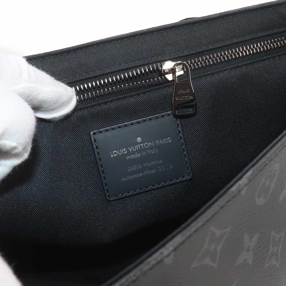Monogram Eclipse Messenger Voyage PM Shoulder Bag M40511