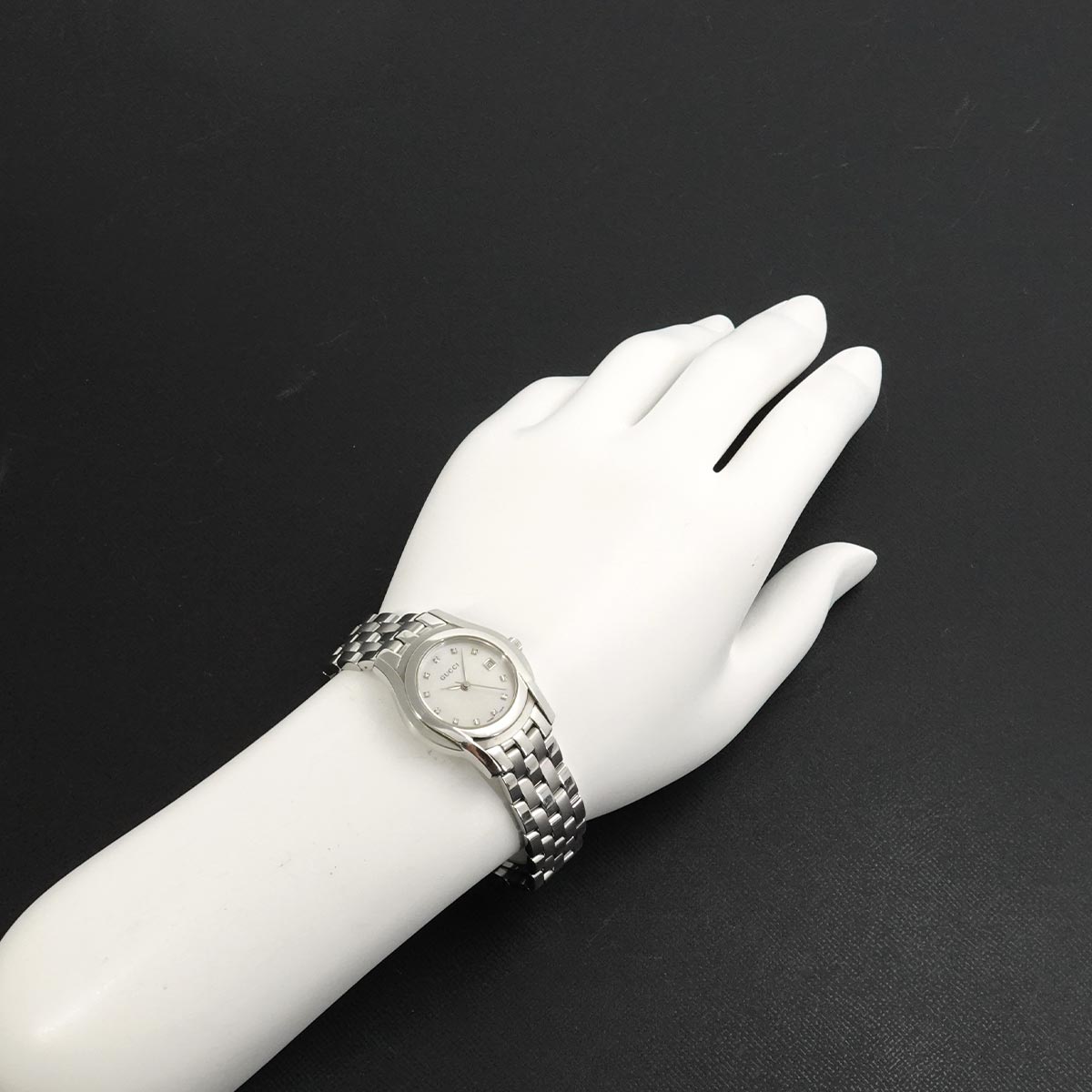 5500L 11P Diamond Quartz White Shell Dial Watch