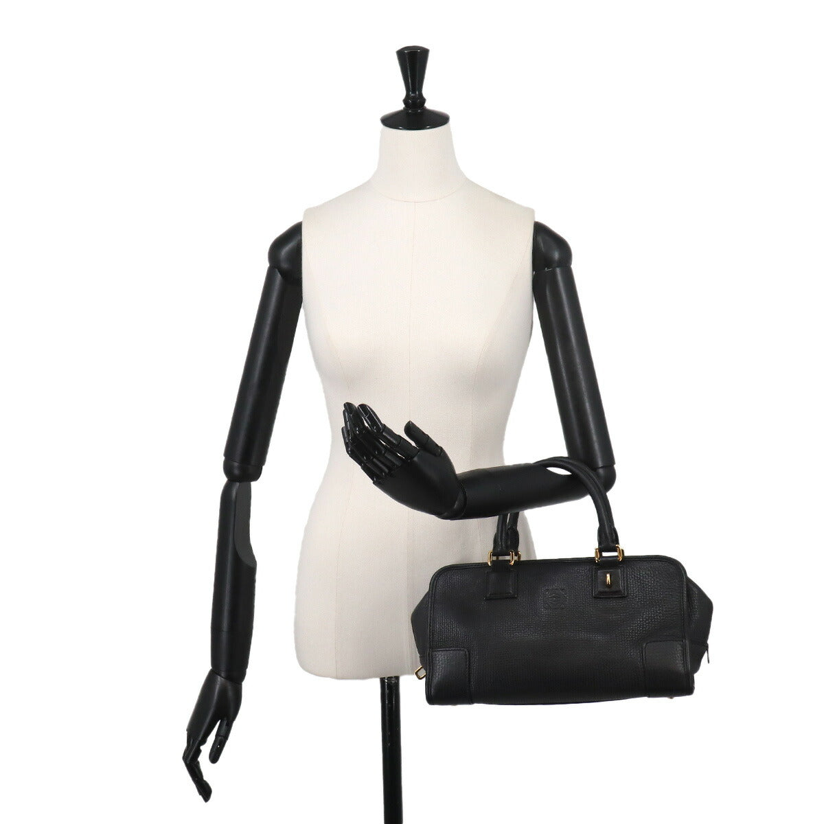 Amazona 28 Hand Bag Leather Black Anagram Purse