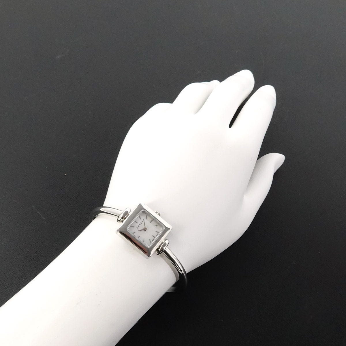 1900L YA019518 White Shell Dial Quartz Ladies Bangle Watch