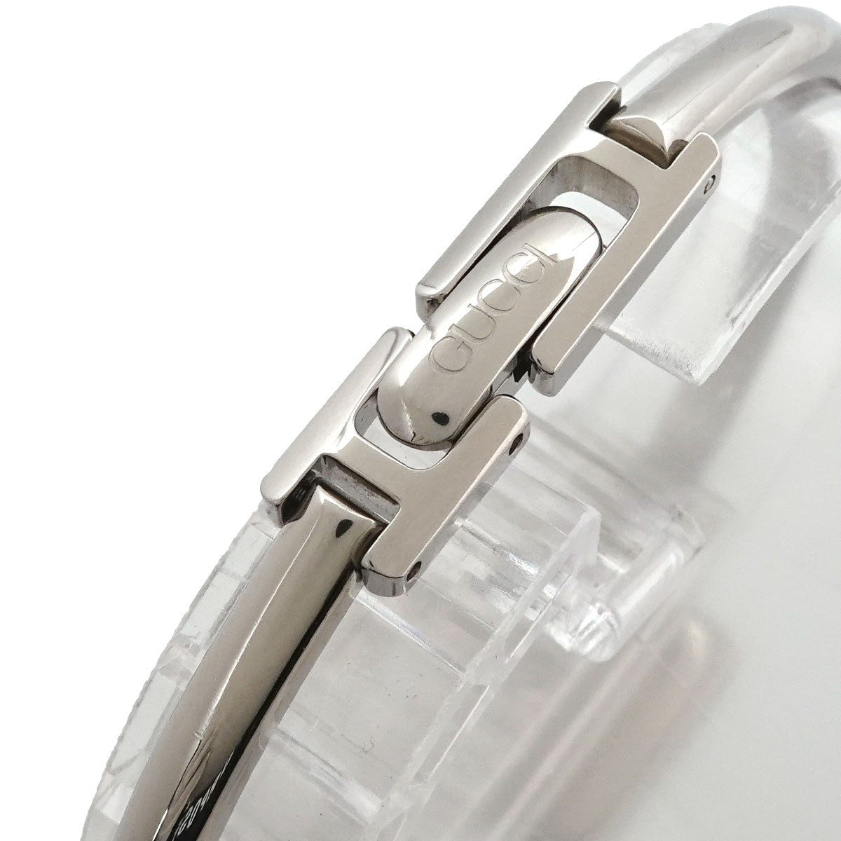 1900L YA019518 White Shell Dial Quartz Ladies Bangle Watch