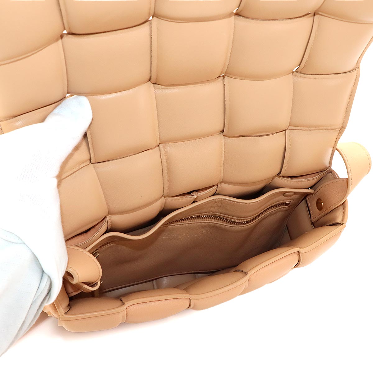Intrecciato Padded Cassette Shoulder Bag beige 591970