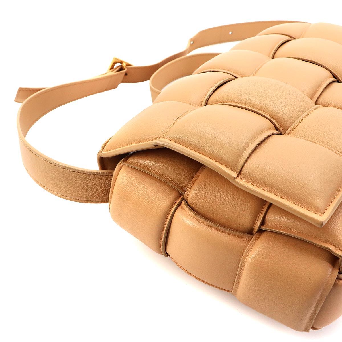 Intrecciato Padded Cassette Shoulder Bag beige 591970