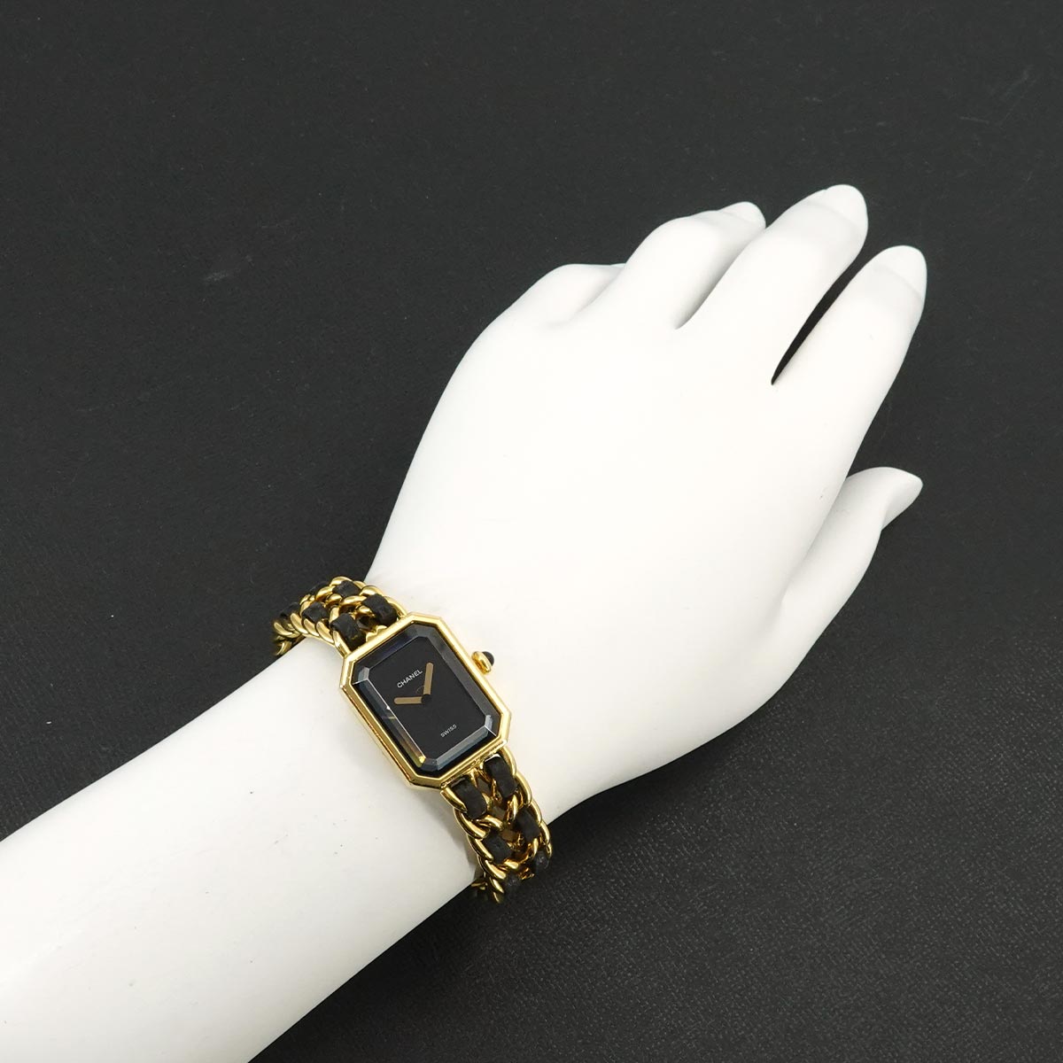 Premiere Size M H0001 Vintage Quartz Black Dial Ladies Watch