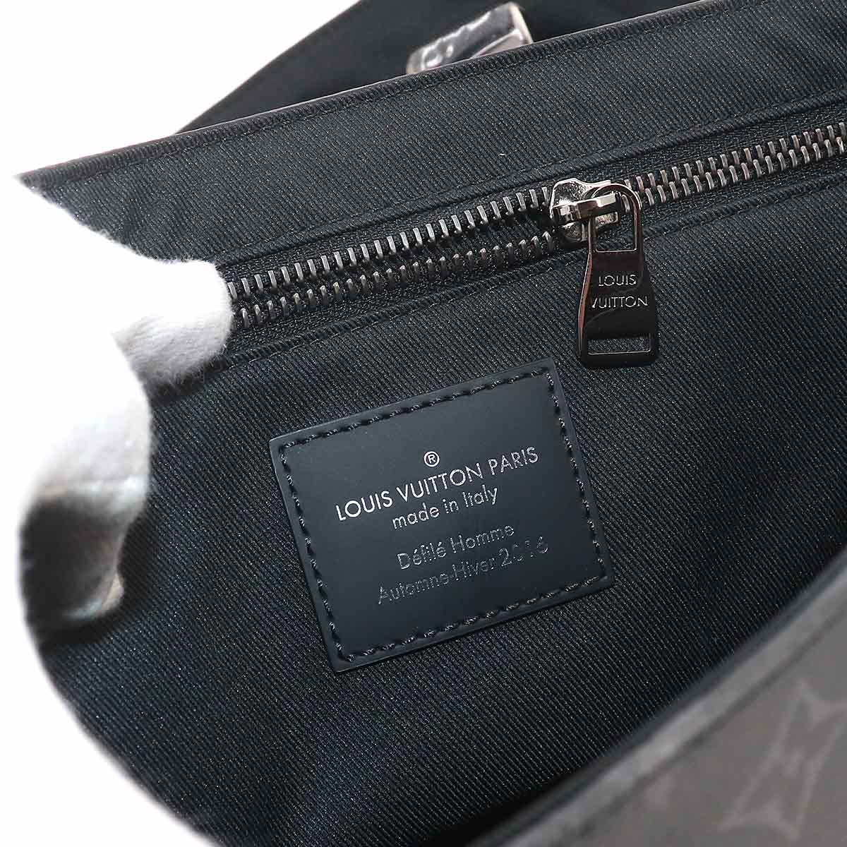 Monogram Eclipse Messenger Voyage PM Shoulder Bag M40511