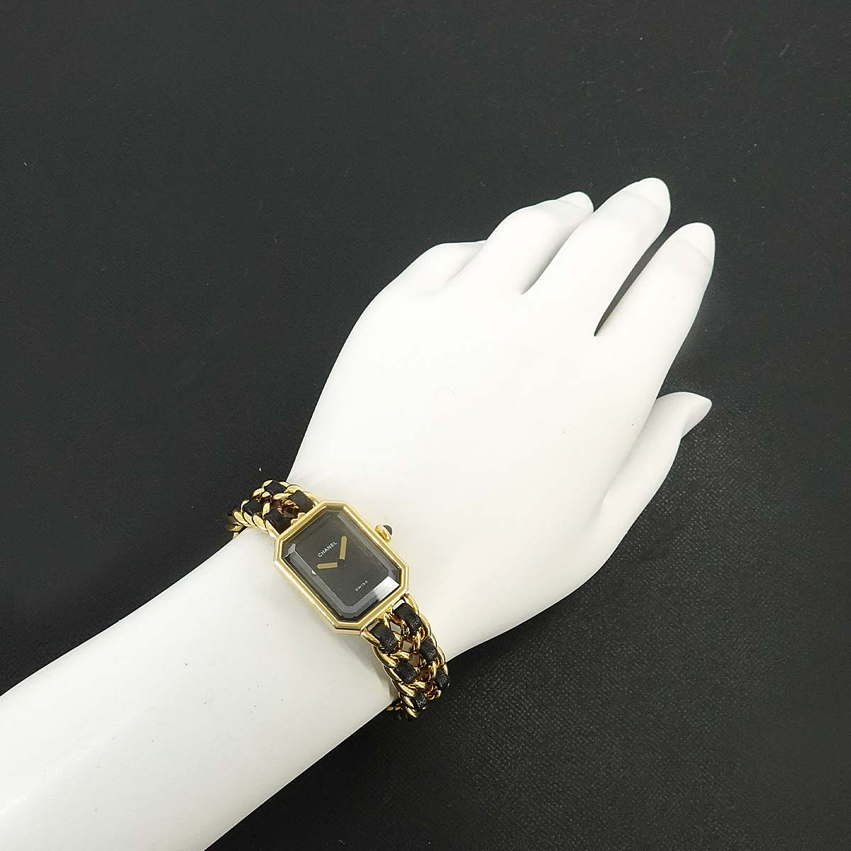 Premiere Size L H0001 Vintage Quartz Black Dial Ladies Watch