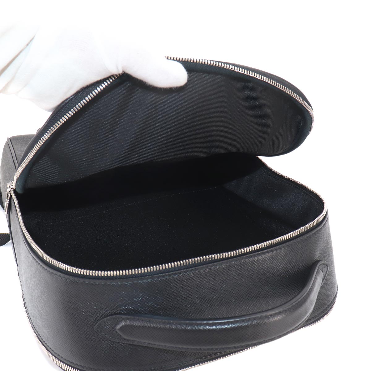 Taiga Avenue Backpack Leather Noir M30977 Black Purse