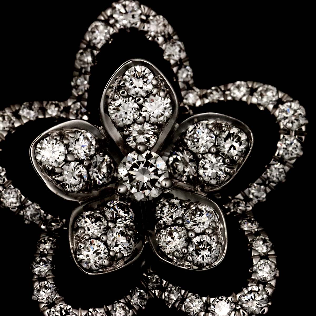 Wild flower Diamond Earring 18K WG 750 One Piece only