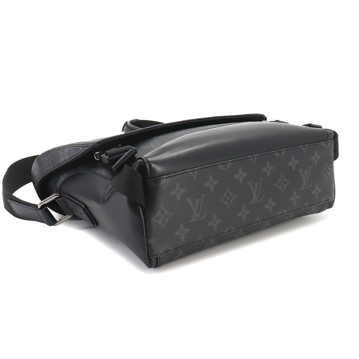 Monogram Eclipse Messenger Voyage PM Shoulder Bag M40511