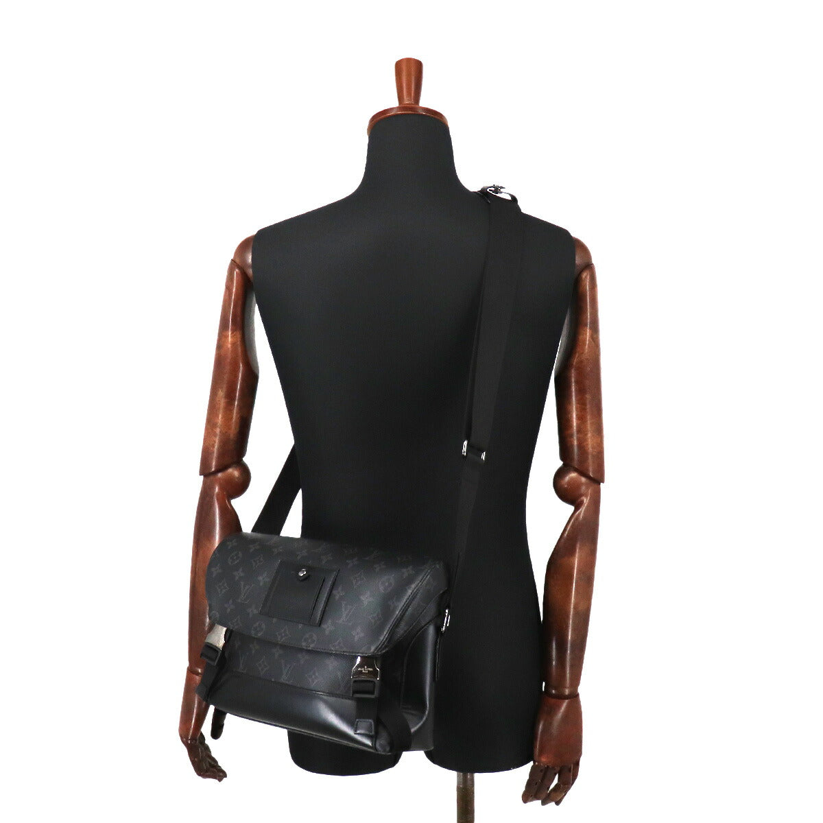 Monogram Eclipse Messenger Voyage PM Shoulder Bag M40511