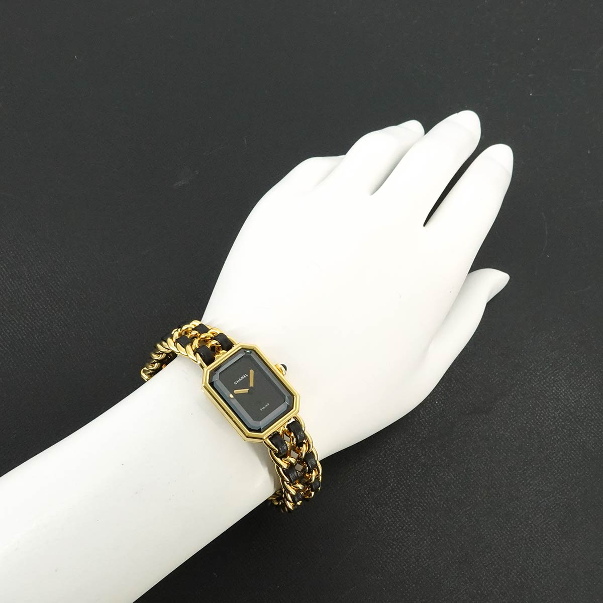 Premiere Size M H0001 Vintage Quartz Black Dial Ladies Watch