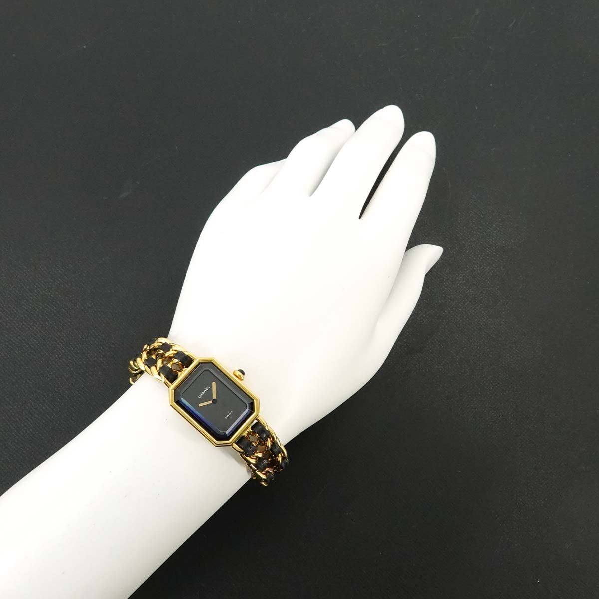 Premiere Size M H0001 Vintage Quartz Black Dial Ladies Watch