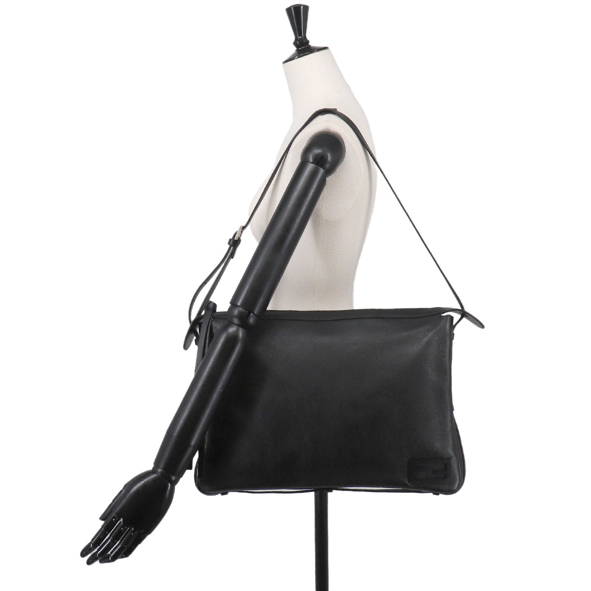 Simply Fendi Large Shoulder Bag Leather Nero 8BR831