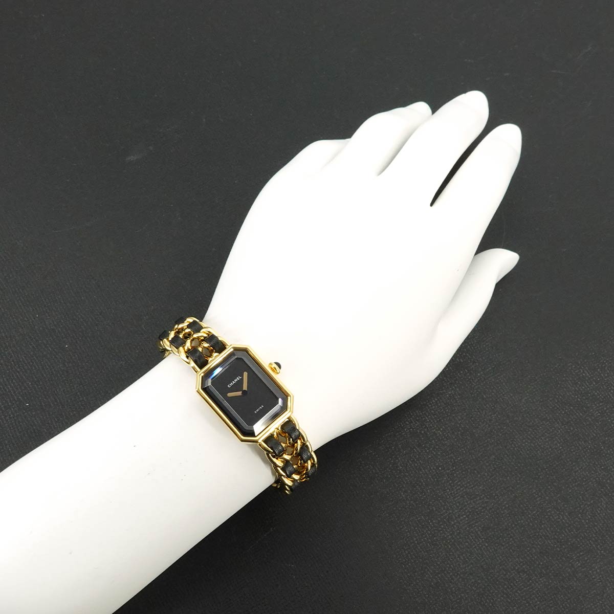 Premiere Size L H0001 Vintage Quartz Black Dial Ladies Watch