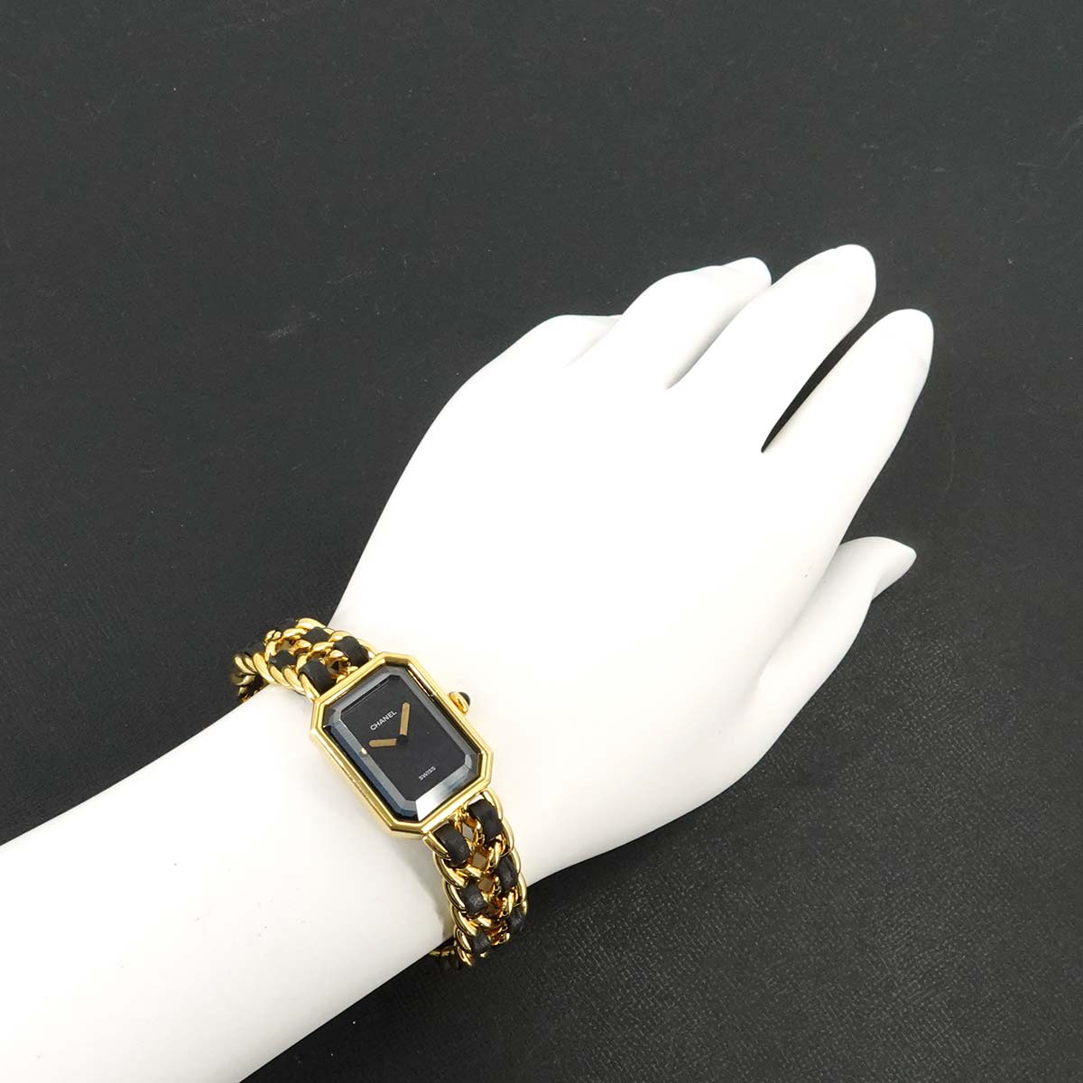 Premiere Size M H0001 Vintage Quartz Black Dial Ladies Watch
