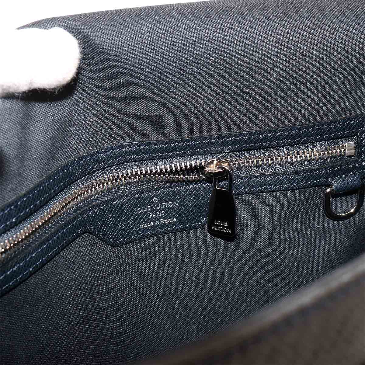 Taiga Roman MM Shoulder Bag Leather Navy Purse
