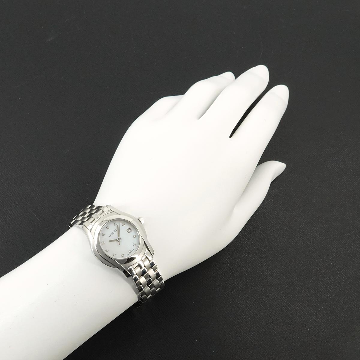5500L 11P Diamond Quartz White Shell Dial Watch