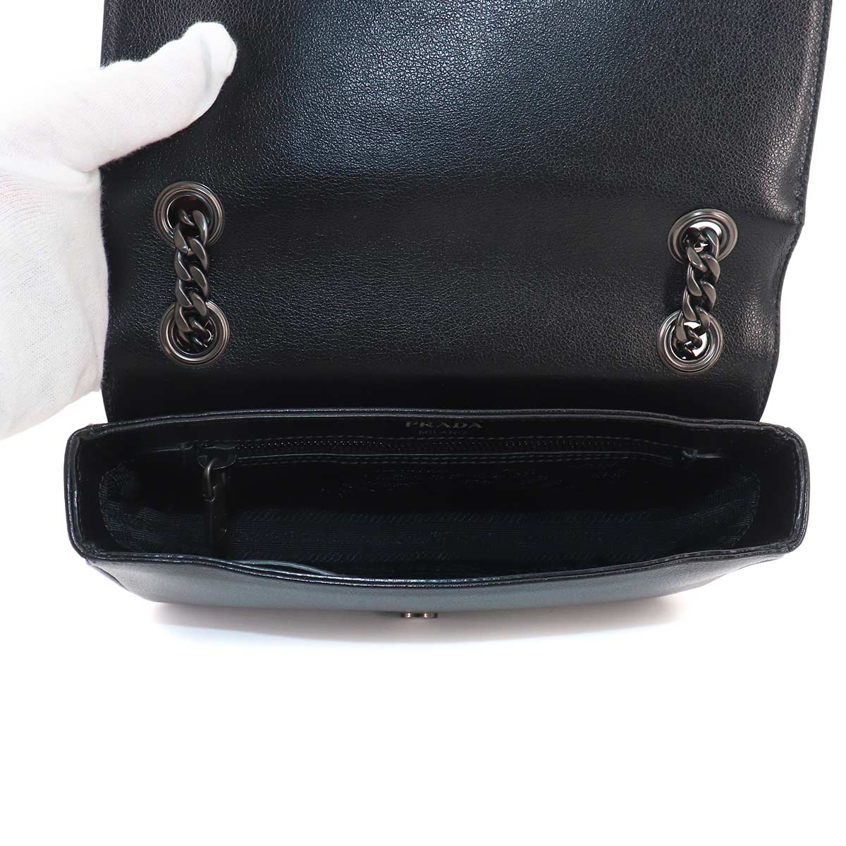 Studsa Chain Shoulder Bag Leather Black 1BD147 Purse