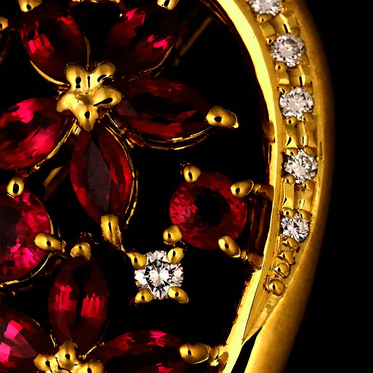 4.08ct Diamond 0.28ct Brooch 18K YG 750