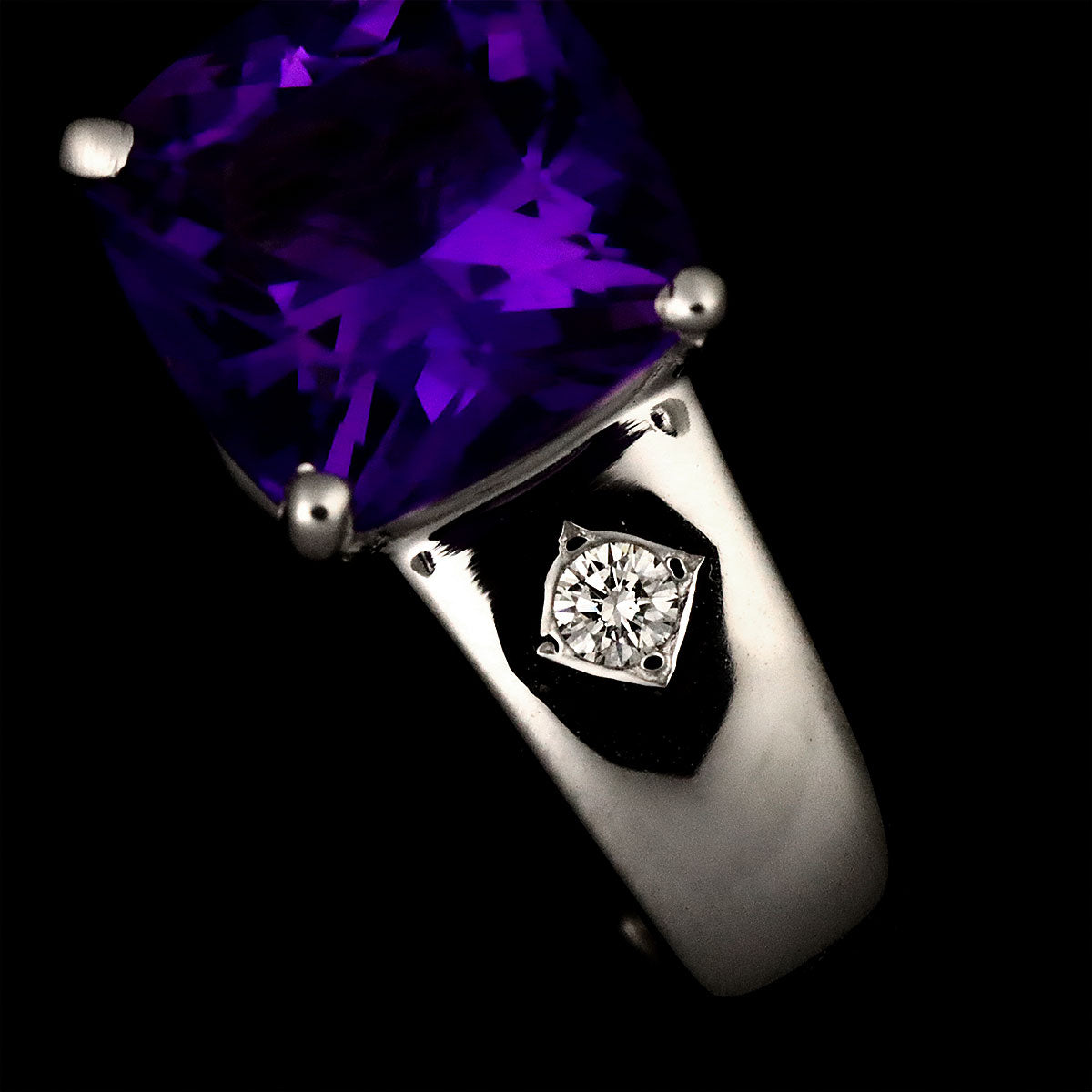 Amethyst Diamond 0.01ct Earring 18K WG 750 One Piece only
