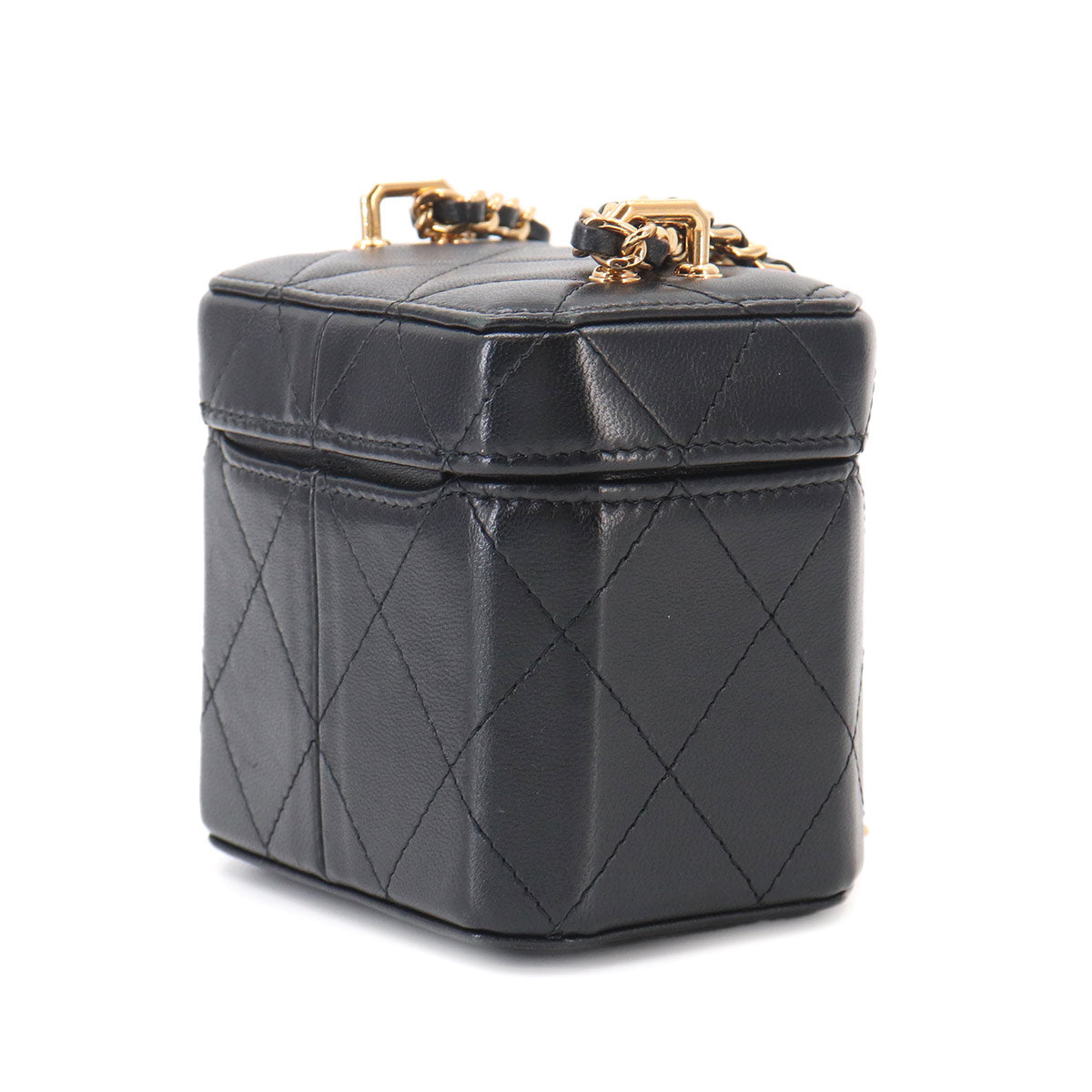 Matelasse Vanity Chain Shoulder Bag Leather Black AP3459 Purse
