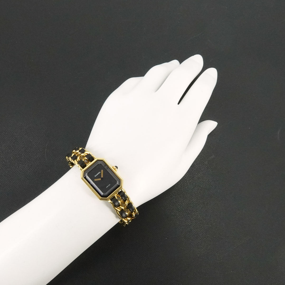 Premiere Size M H0001 Vintage Quartz Black Dial Ladies Watch