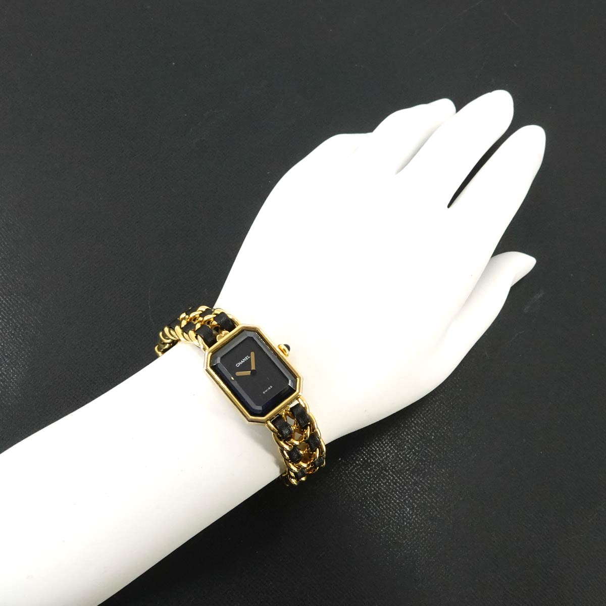 Premiere Size M H0001 Vintage Quartz Black Dial Ladies Watch