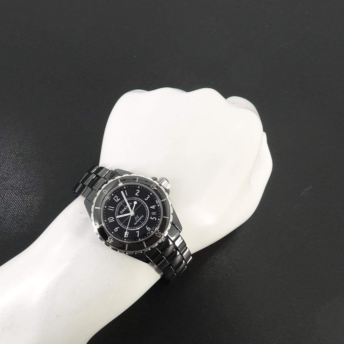 J12 38mm H0685 Ceramic Date Automatic Black Dial Mens Watch