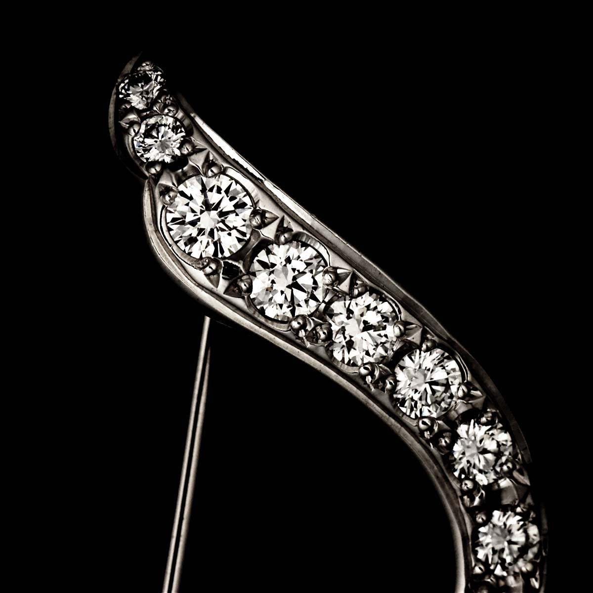 Diamond Brooch 18K White Gold 750