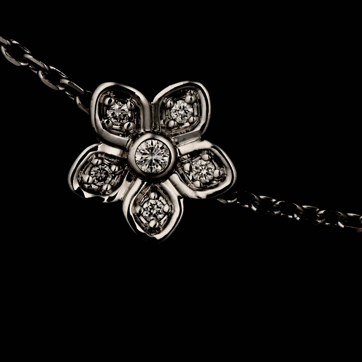 Diamond Flower Motif Bracelet 18K WG 750
