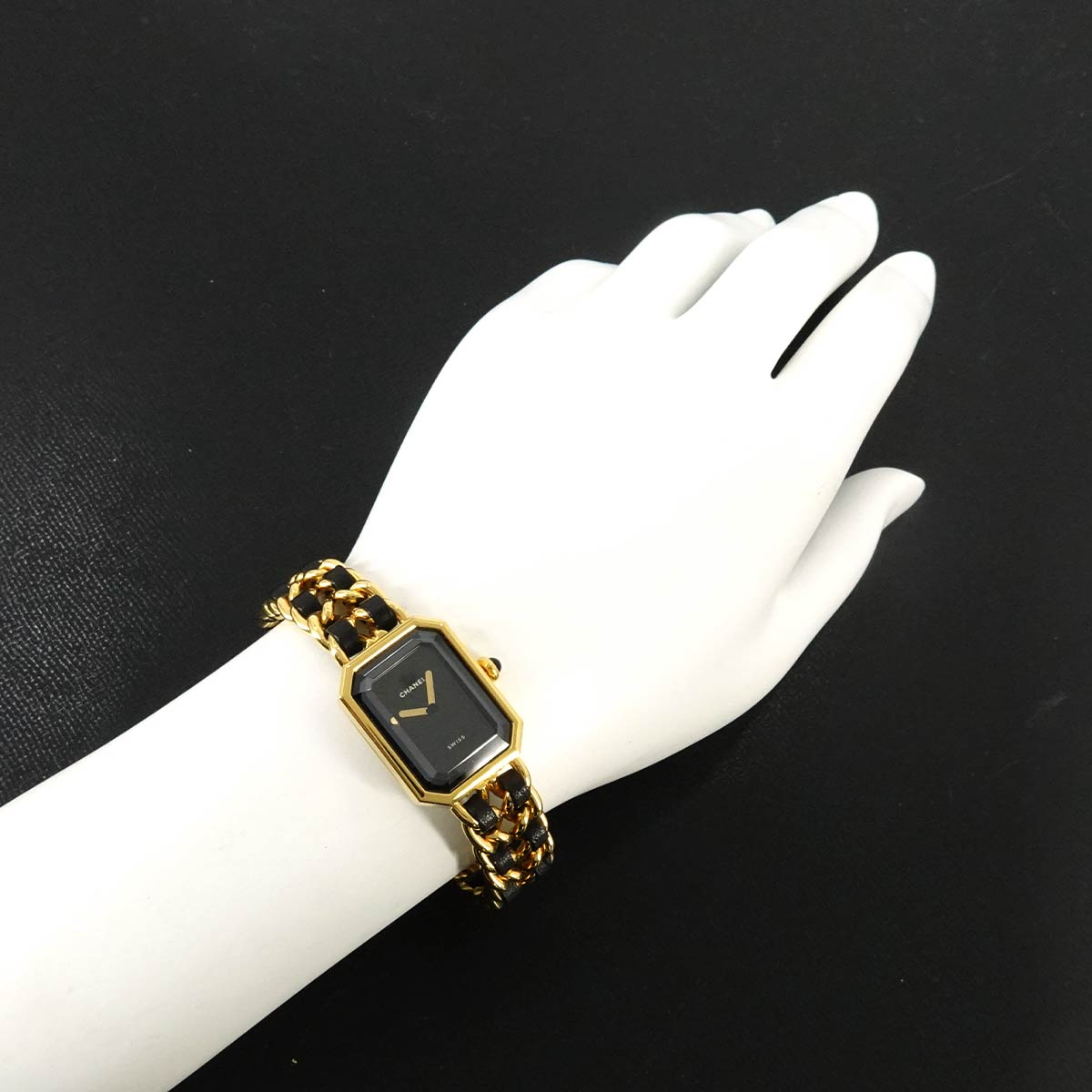 Premiere Size M H0001 Vintage Quartz Black Dial Ladies Watch