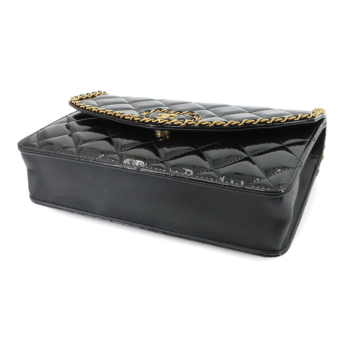 Matelasse Chain Shoulder Bag Enamel Black AP4900
