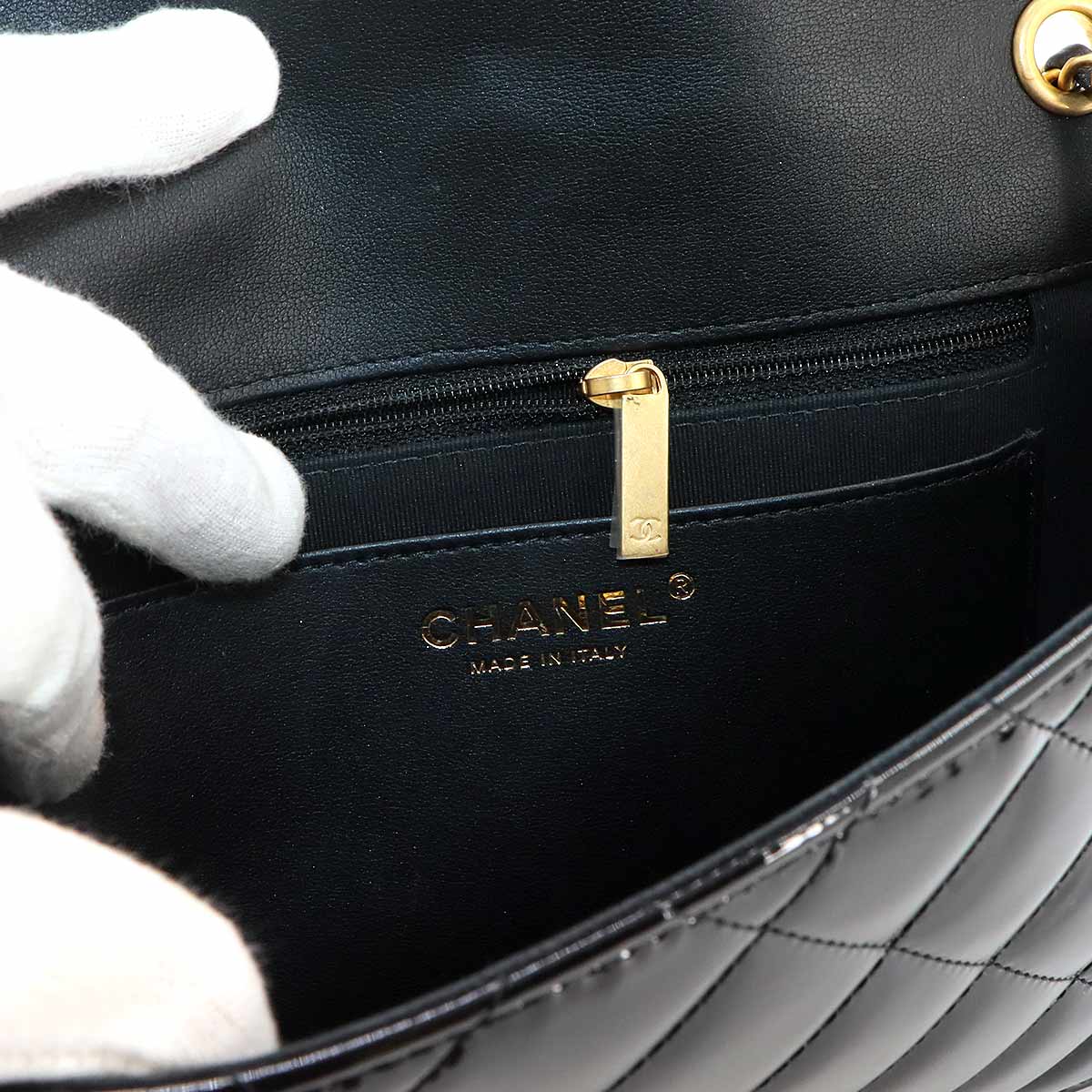 Matelasse Chain Shoulder Bag Enamel Black AP4900